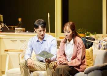 [리뷰] 지금도 어디선가 일어나고 있을 우리의 이야기, 연극 ’82년생 김지영’