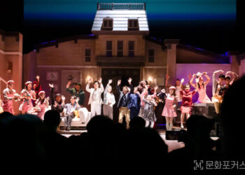 [리뷰] 즐길 거리 가득한 종합 선물세트, 뮤지컬 ‘미세스 다웃파이어’