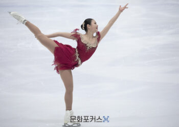 [현장스케치] 빙판 위를 가르는 붉은 요정 윤아선