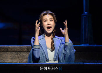 [프레스콜] 옥주현, 카를교 위에서 열창하는 안토니