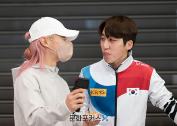 [현장스케치] 초콜릿과 함께 깜짝 등장, 후배들 마음까지 꽉잡은 곽윤기