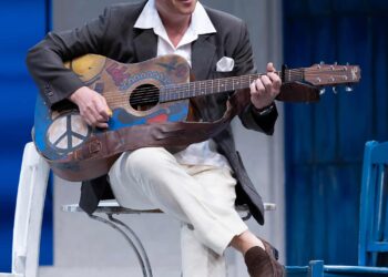 [현장스케치] 이현우, 기타 치는 해리