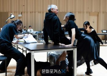 [현장스케치] 유인촌, 악령에게 점령 당하는 ‘파우스트’