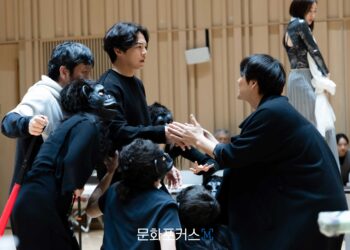 [현장스케치] 박해수-박은석, ‘파우스트’를 환영하는 ‘메피스토’