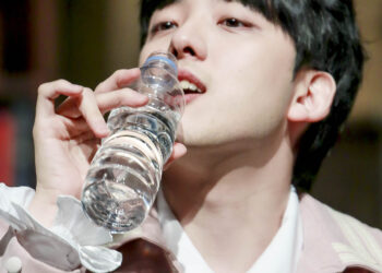 [현장스케치] 김지웅, 꽃에는 물이 필요해요