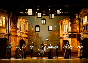 전석매진으로 프리뷰 종료, 본공연 돌입한 ‘레드북’ 공연사진 공개