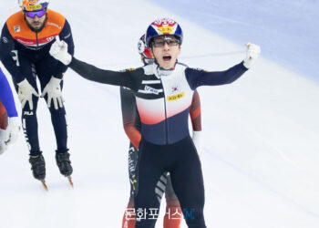 세계 1위의 완벽한 금빛 스프린트, 박지원 쇼트트랙 세계선수권 대회 1,500m 금메달