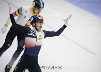 세계 1위 박지원, 세계선수권 1,000m 금메달로 대회 2관왕