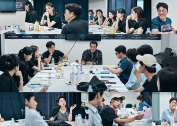 뜨거운 열기의 현장, 연극 ‘2시 22분’ 상견례&리딩 현장 공개