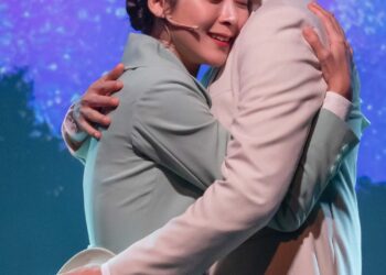 [현장스케치] 정민-정우연, 두 사람의 포옹