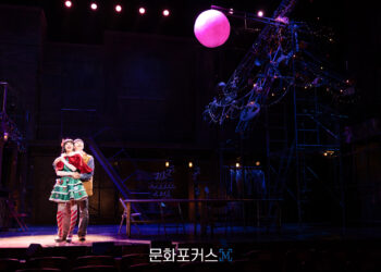 [현장스케치] 윤형렬-조권, 운명 같은 만남