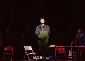 [현장스케치] 윤형렬, 애도하는 마음