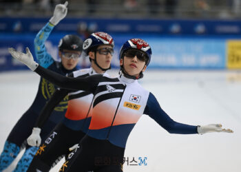 쇼트 김길리-박지원, 월드컵 5차 1,000m 1차-2차 레이스 모두 휩쓸며 동반 우승