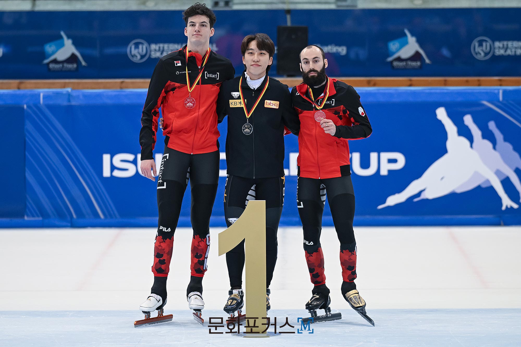 ISU 쇼트트랙 월드컵 5차 대회 남자 1,000m 1차 레이스 우승자 박지원(중앙) | 사진 = Christian Kaspar-Bartke (c) International Skating Union