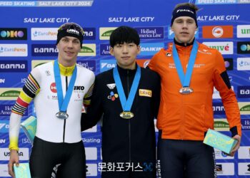 빙속 정재원, 월드컵 5차 매스스타트 두 대회 연속 우승