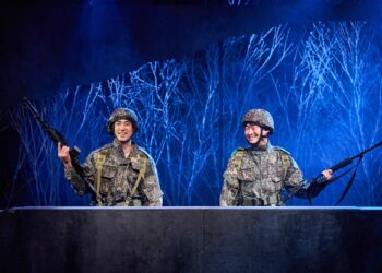 연극 ‘그때도 오늘’, 완벽한 호흡 선보이며 개막