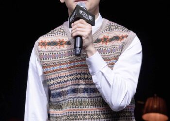 [현장스케치] 강은일, 반짝이는 불빛