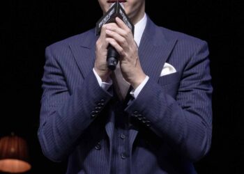 [현장스케치] 강은일, 반짝이는 불빛