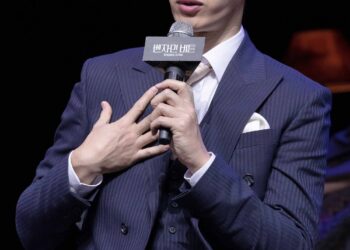 [현장스케치] 강은일, 반짝이는 불빛