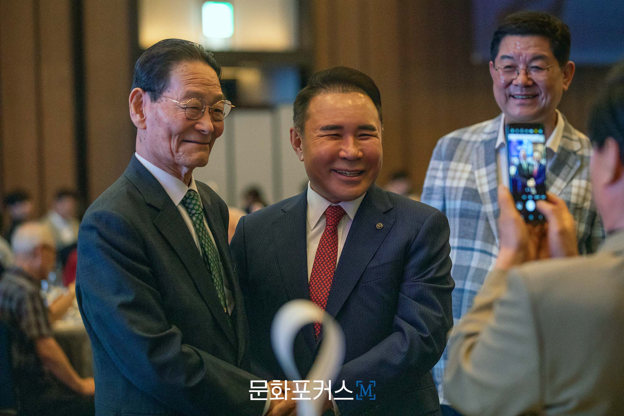 '2024 빙상인의 밤'에서 국민체육진흥공단 조현재 이사장이 축사를 하고 있다.