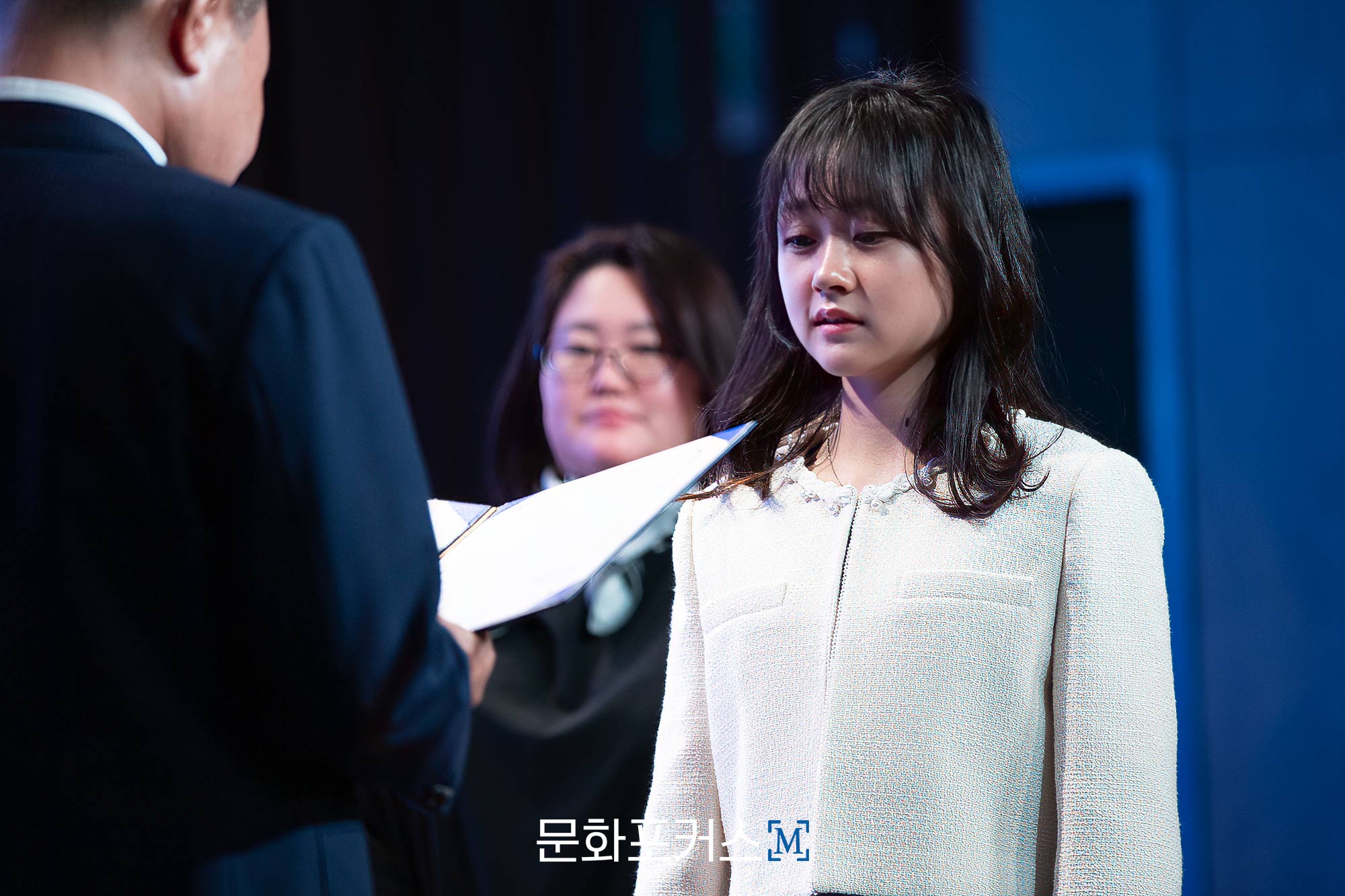'2024 빙상인의 밤'에서 세계선수권 성적 우수 포상을 받은 김채연(수리고)
