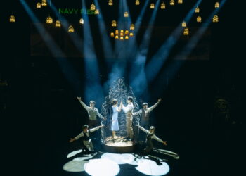 뮤지컬 <벤자민 버튼>, 환상적인 무대 예술로 관객 사로잡다