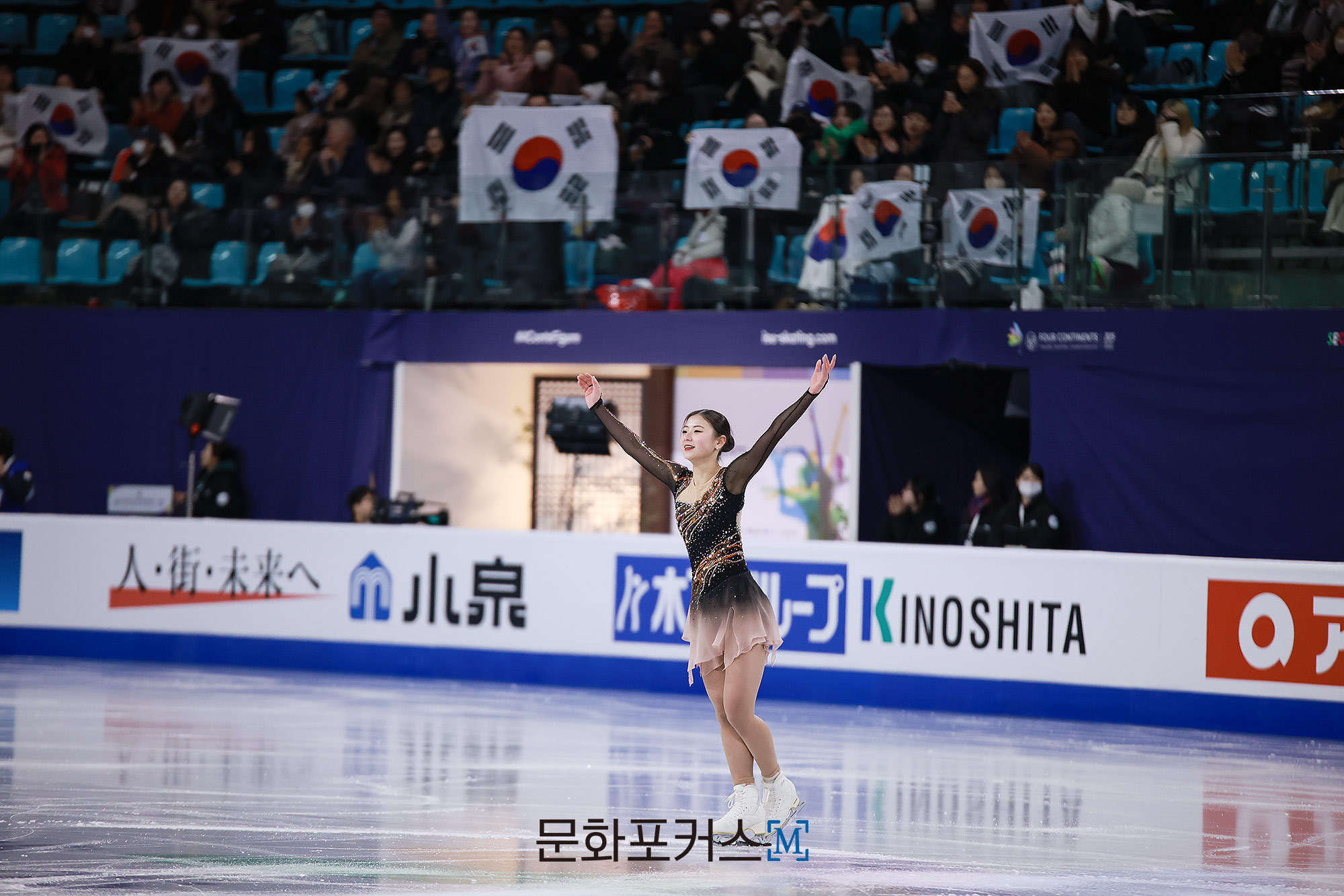 2월 21일 금요일, 목동종합운동장 실내아이스링크에서 2025 ISU 4대륙 피겨스케이팅 선수권 대회 2일차 경기가 진행됐다. 이날 여자 싱글 부문의 대한민국 대표 윤아선이 쇼트 프로그램 연기를 선보이고 있다 | 촬영 = 박지민