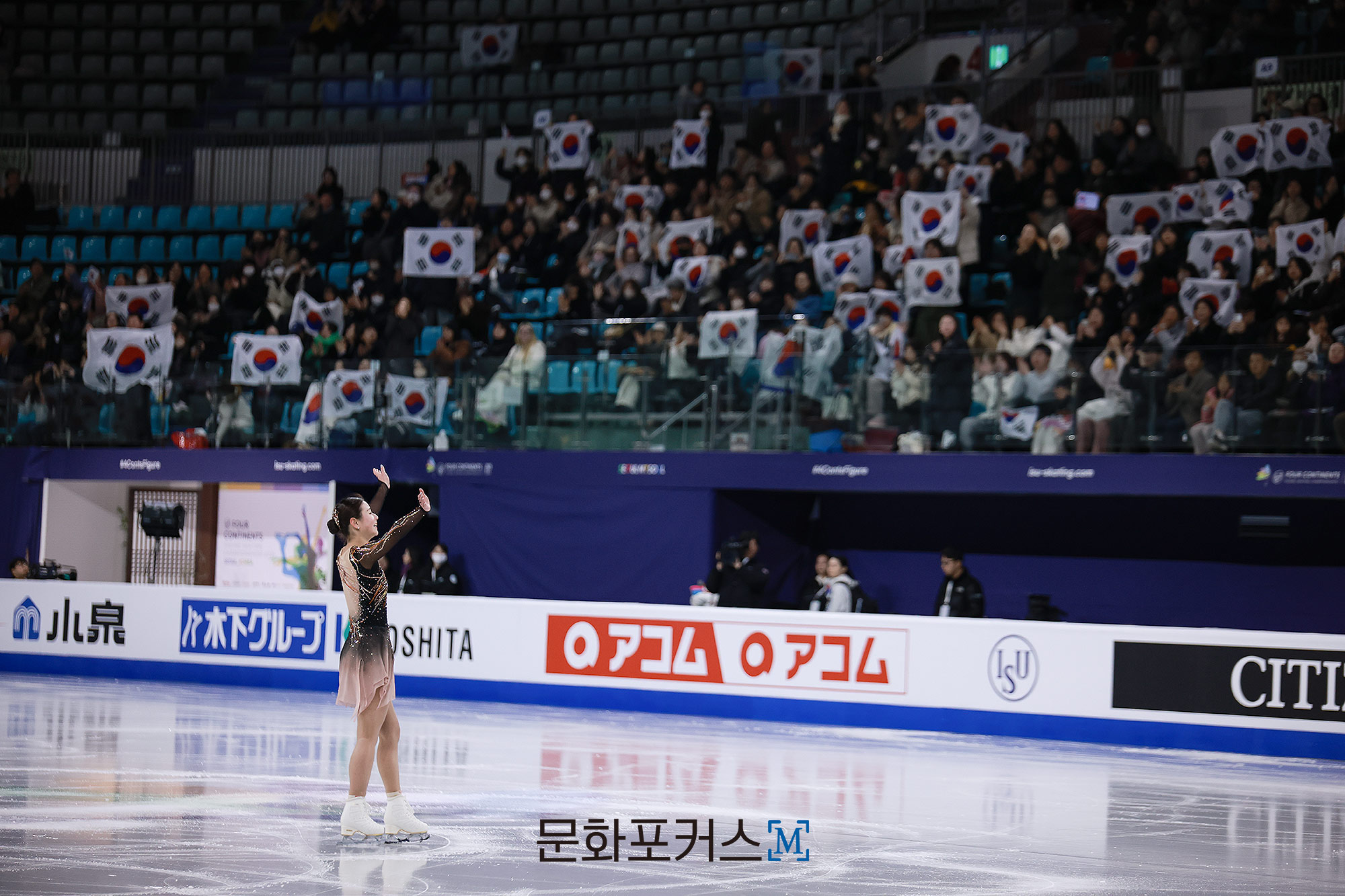 2월 21일 금요일, 목동종합운동장 실내아이스링크에서 2025 ISU 4대륙 피겨스케이팅 선수권 대회 2일차 경기가 진행됐다. 이날 여자 싱글 부문의 대한민국 대표 윤아선이 쇼트 프로그램 연기를 선보이고 있다 | 촬영 = 박지민