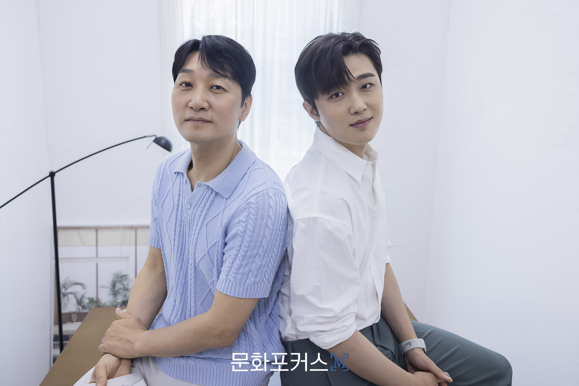 연극 '킬 미 나우'에 '제이크'와 '조이'역으로 출연 중인 배우 '이석준'과 '이석준' | 사진 = 이지윤