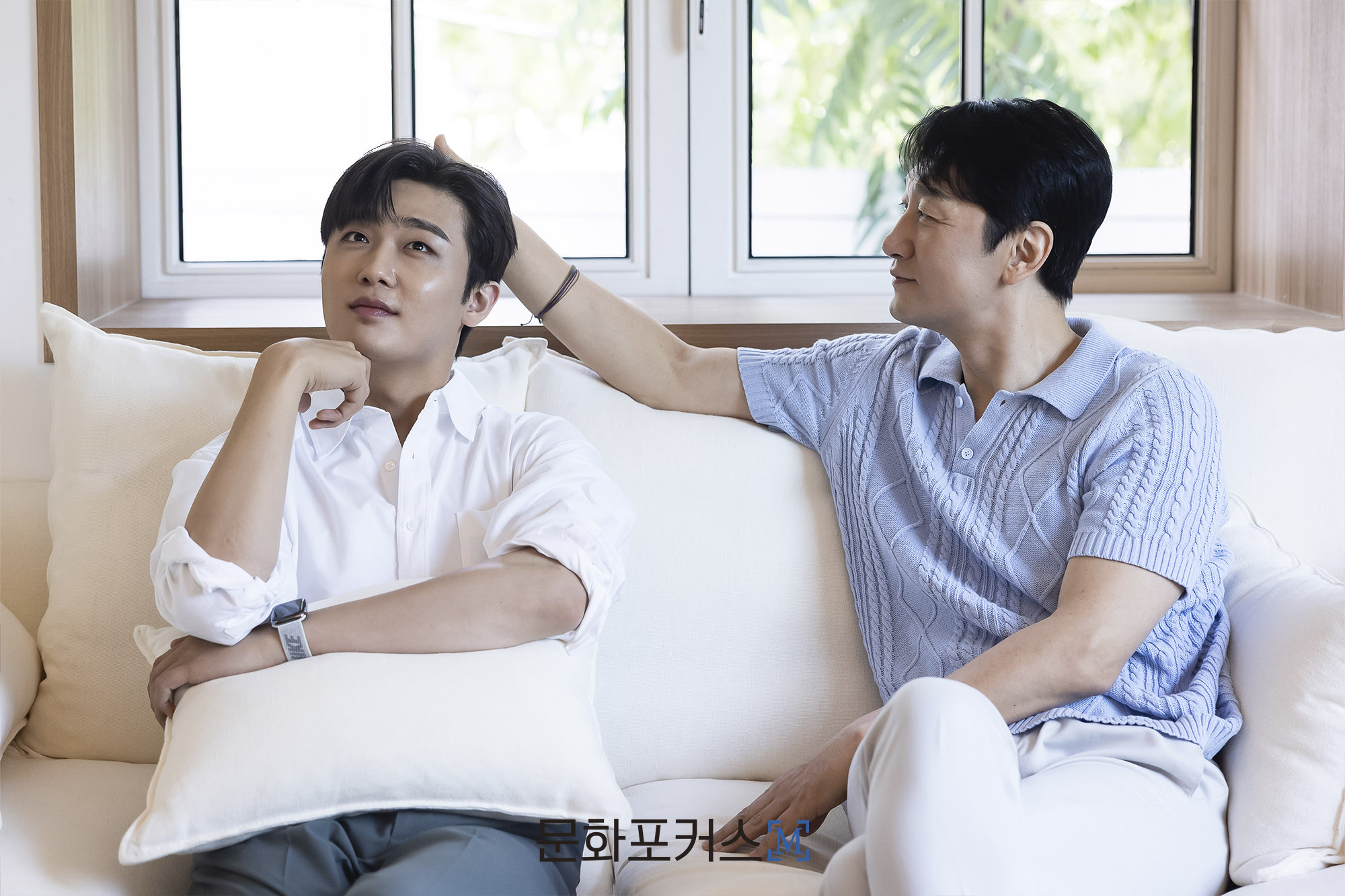 연극 '킬 미 나우'에 '제이크'와 '조이'역으로 출연 중인 배우 '이석준'과 '이석준' | 사진 = 이지윤