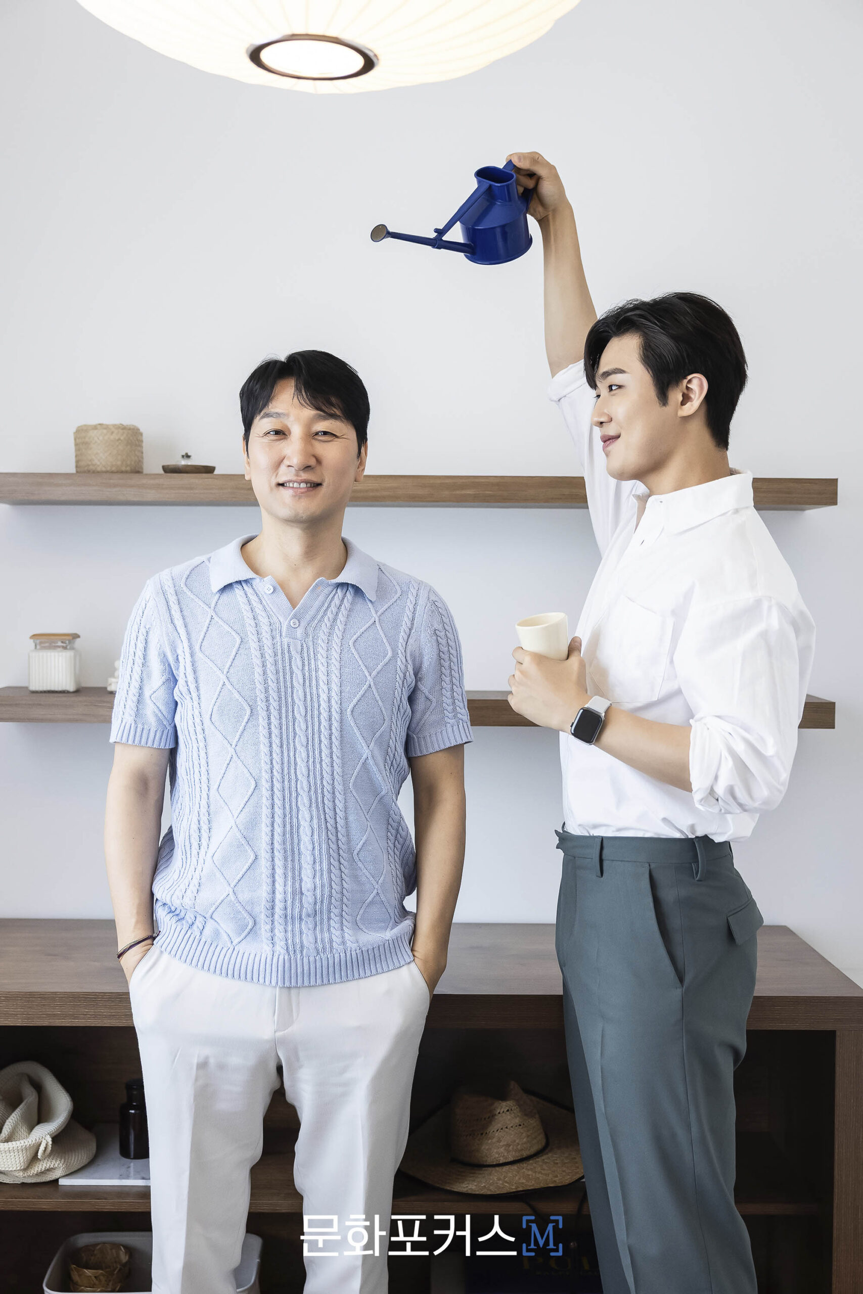 연극 '킬 미 나우'에 '제이크'와 '조이'역으로 출연 중인 배우 '이석준'과 '이석준' | 사진 = 이지윤