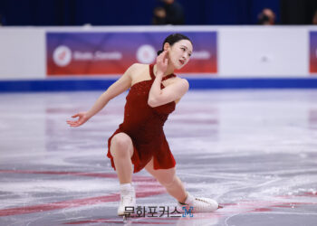 [현장스케치] 윤아선 “프리에서는 마음 편히”… 치바 모네(일본), GP 스케이트 캐나다 쇼트 1위