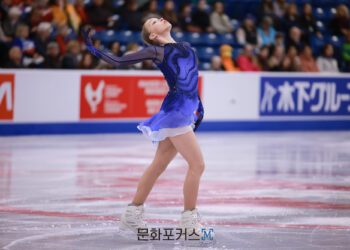 [현장스케치] 윤아선 “프리에서는 마음 편히”… 치바 모네(일본), GP 스케이트 캐나다 쇼트 1위