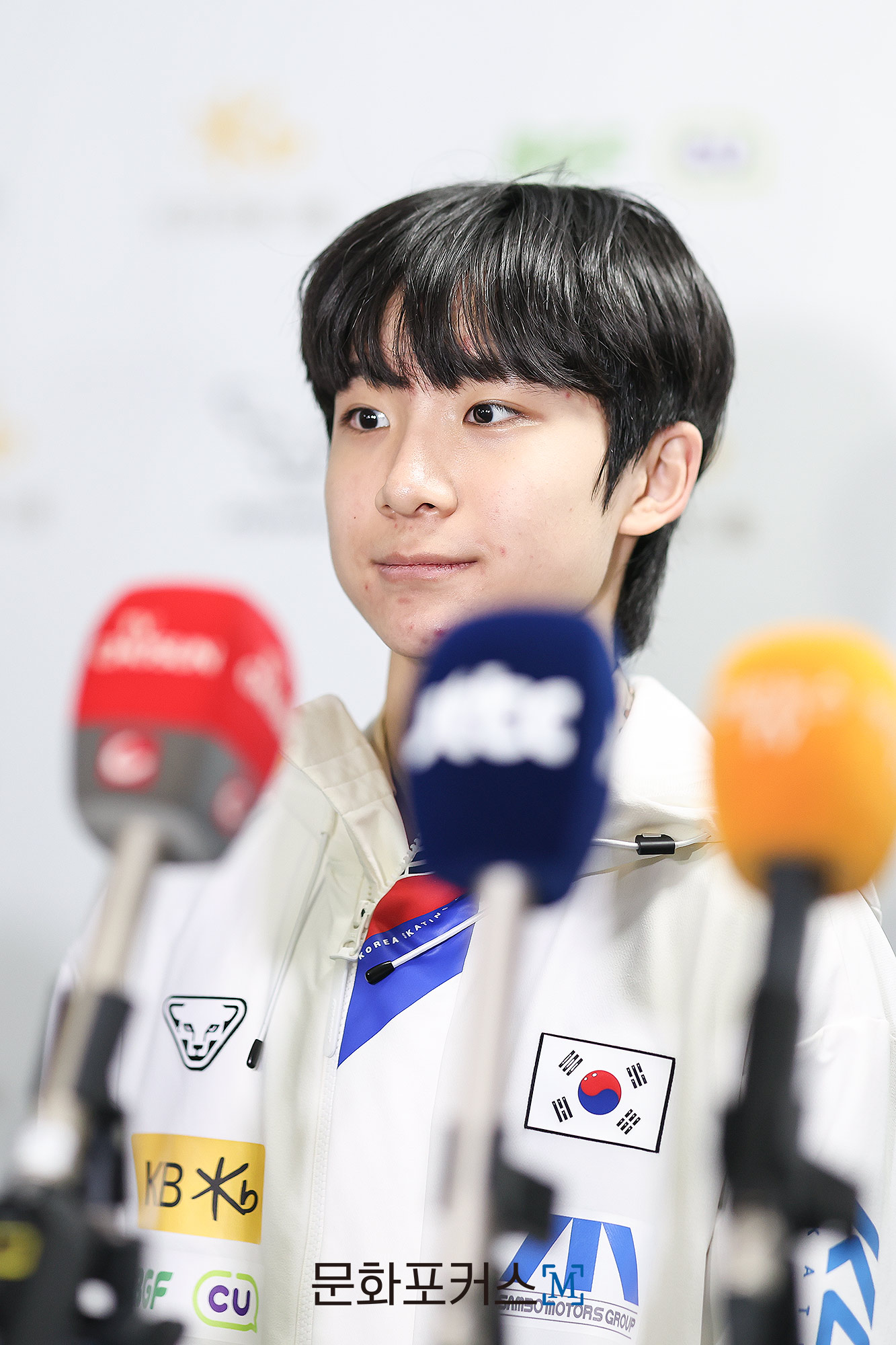 2025 전국남녀 피겨스케이팅 회장배 랭킹대회에서 3위에 입상한 최하빈(한광고)가 인터뷰에 응하고 있다 | 사진= 김현진 기자