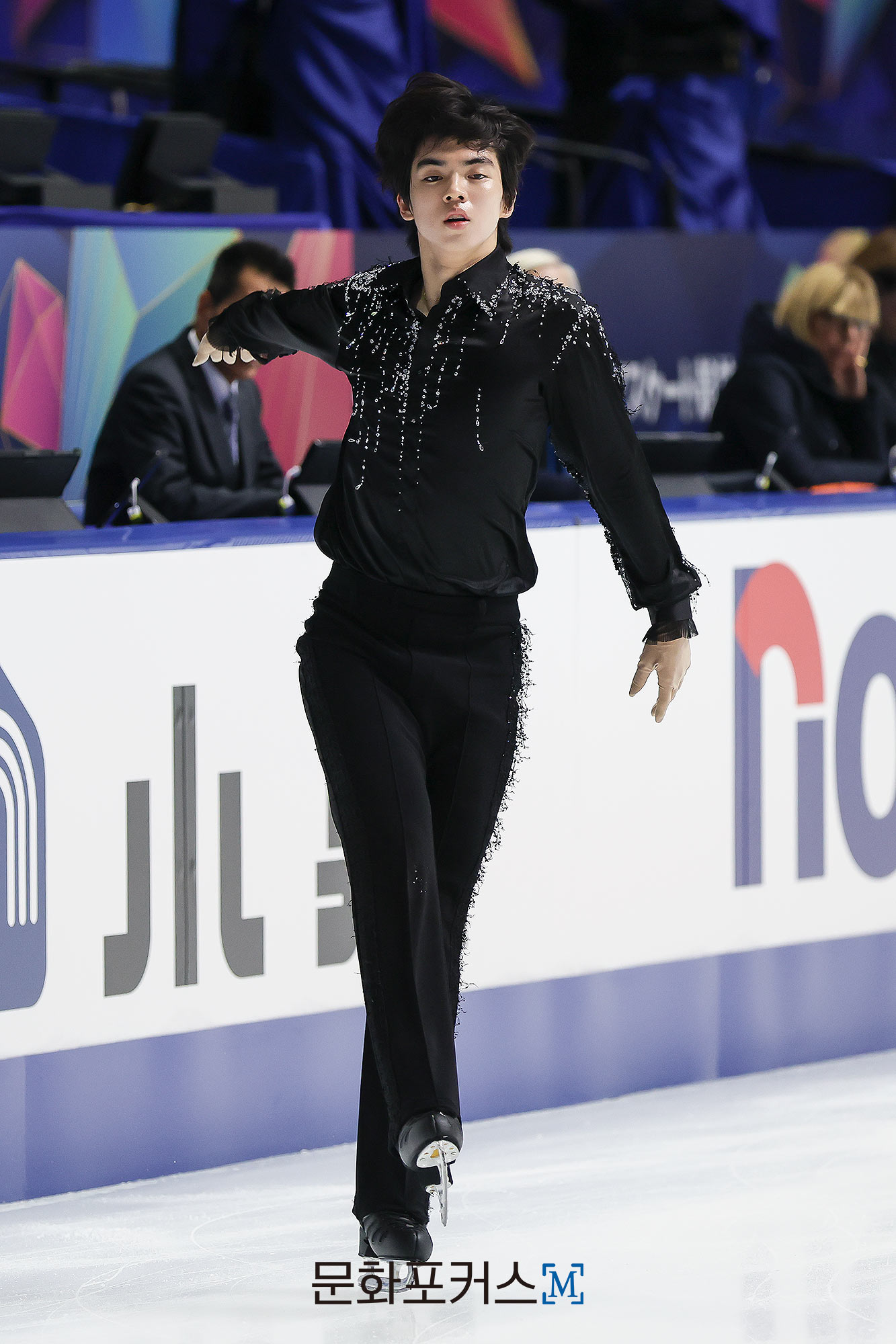 NHK Trophy에서 쇼트 프로그램을 연기 중인 차준환 | 사진 = 김현진