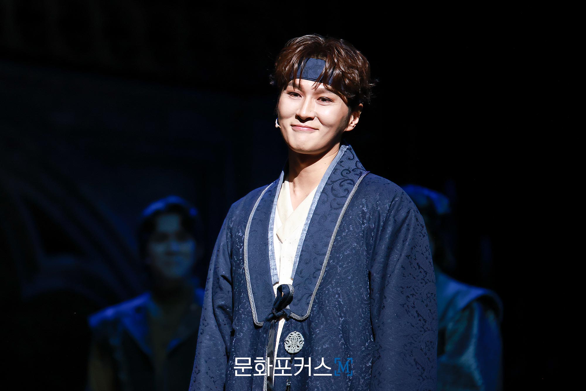 12월 9일 충무아트센터 대극장에서 진행된 뮤지컬 〈한복 입은 남자〉 프레스콜에서 영실 역의 배우 박은태가 〈내 이름으로 rep〉 넘버에 맞춰 시연을 보이고 있다.|사진=박지민