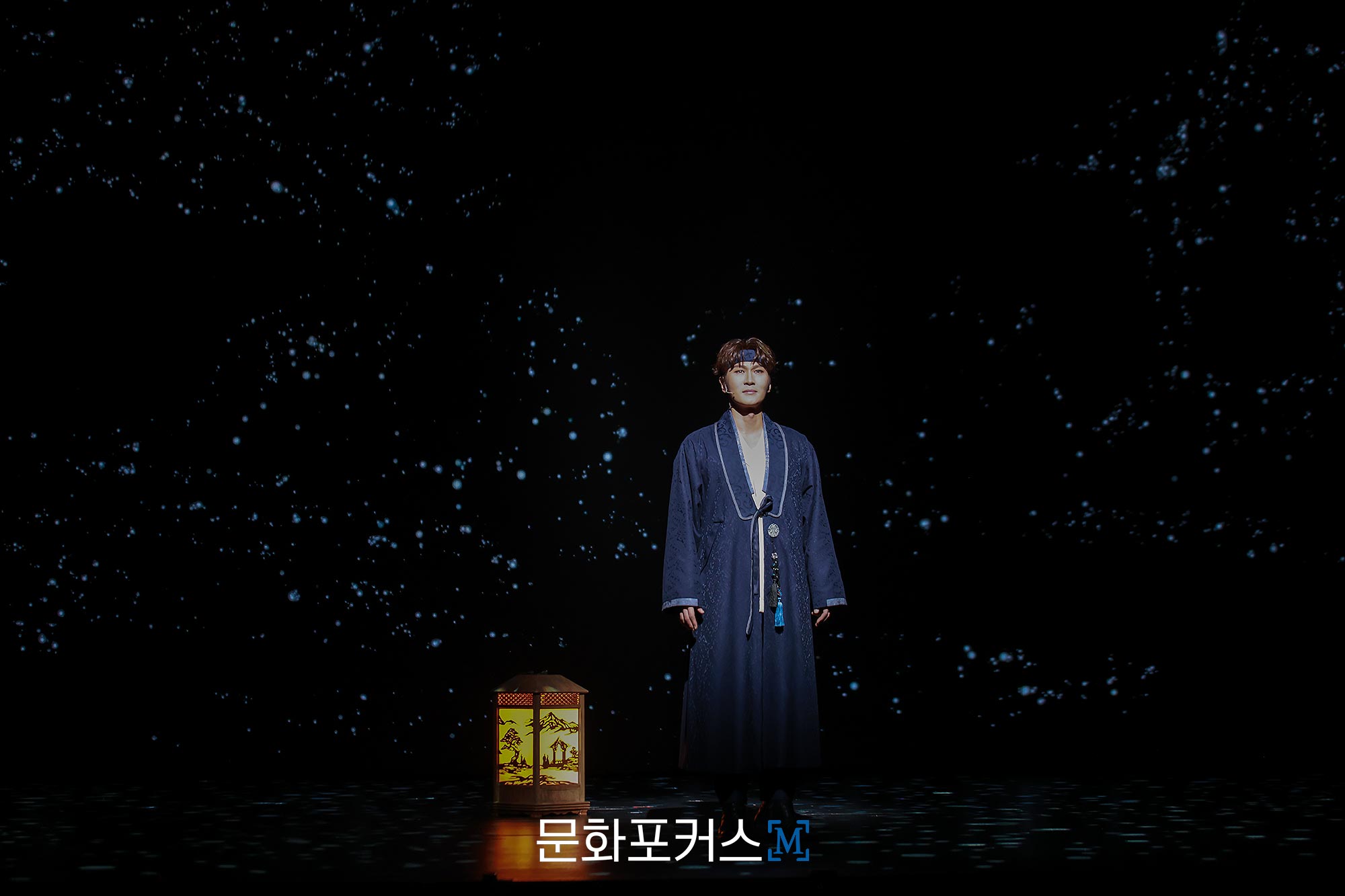 12월 9일 충무아트센터 대극장에서 진행된 뮤지컬 〈한복 입은 남자〉 프레스콜에서 영실 역의 배우 박은태가 〈그리웁다〉 넘버에 맞춰 시연을 보이고 있다.｜사진=박지민