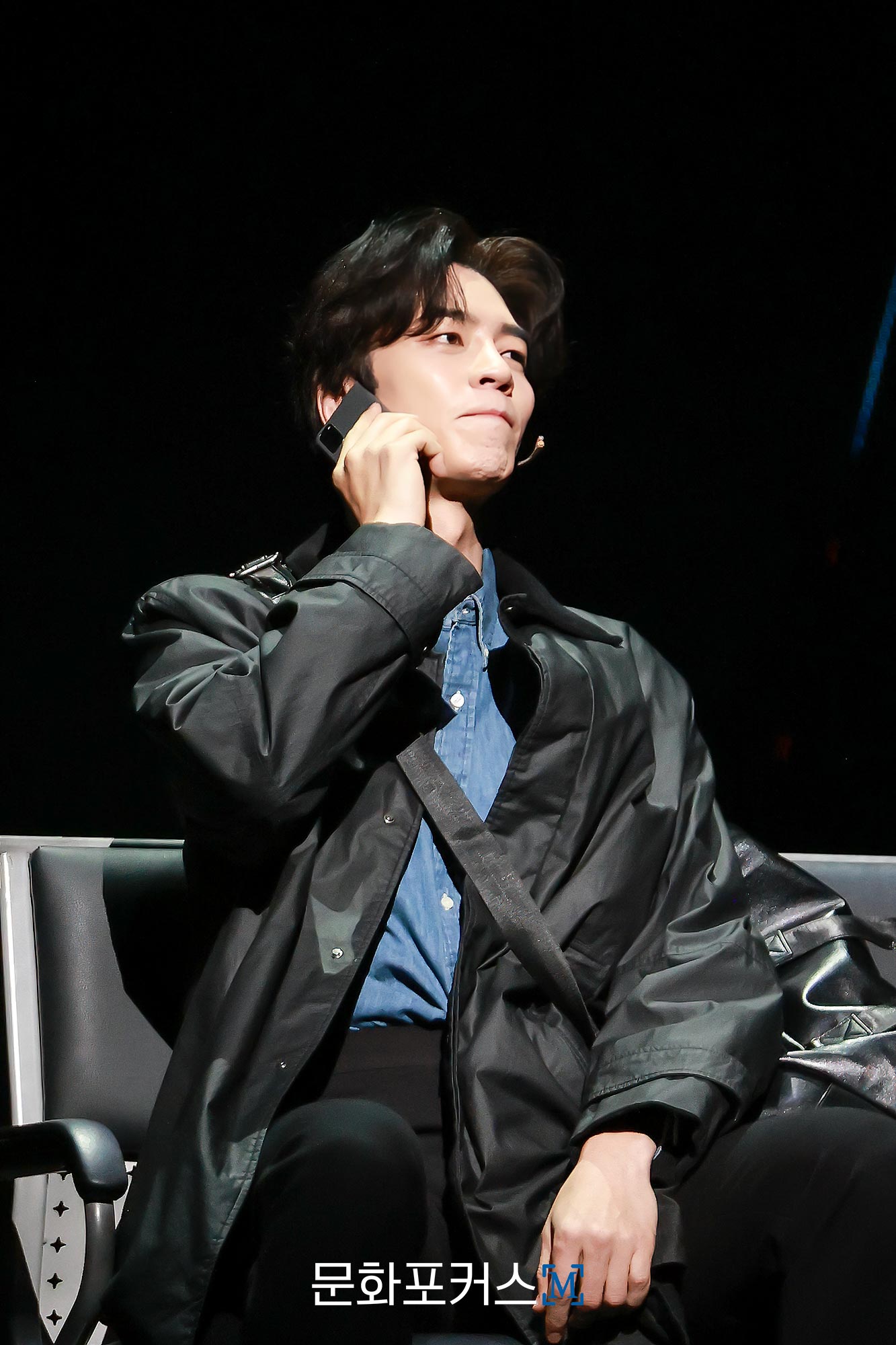 12월 9일 충무아트센터 대극장에서 진행된 뮤지컬 〈한복 입은 남자〉 프레스콜에서 진석 역의 배우 신성록이〈비차 rep〉 넘버에 맞춰 시연을 보이고 있다.|사진=박지민