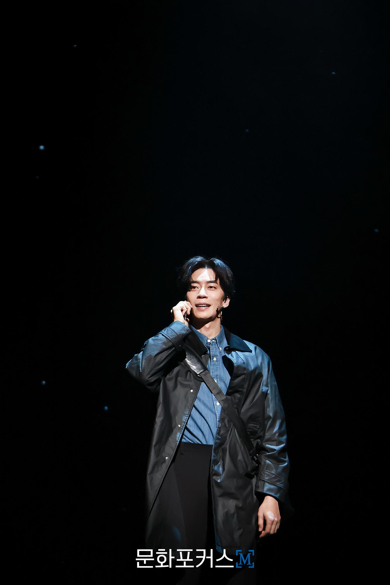 12월 9일 충무아트센터 대극장에서 진행된 뮤지컬 〈한복 입은 남자〉 프레스콜에서 진석 역의 배우 신성록이〈비차 rep〉 넘버에 맞춰 시연을 보이고 있다.|사진=박지민