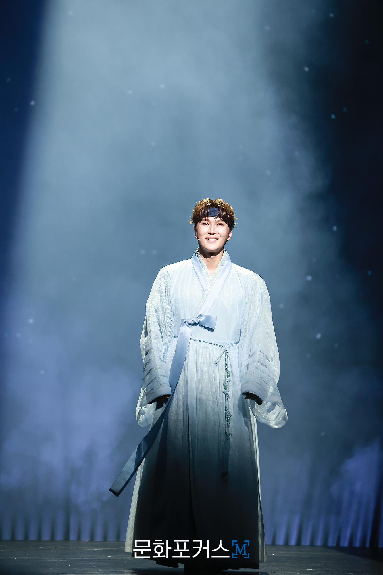 12월 9일 충무아트센터 대극장에서 진행된 뮤지컬 〈한복 입은 남자〉 프레스콜에서 영실 역의 배우 박은태가〈비차 rep〉 넘버에 맞춰 시연을 보이고 있다.|사진=박지민