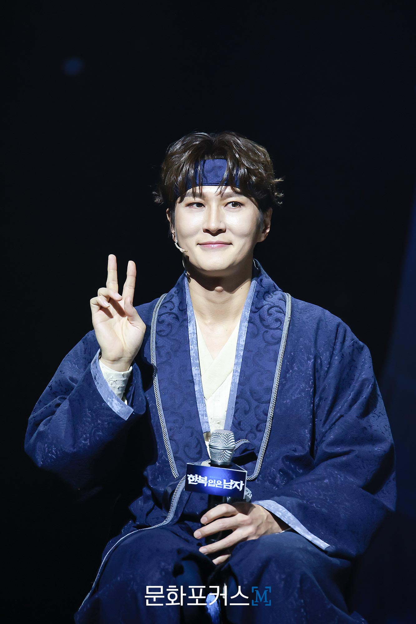 12월 9일 충무아트센터 대극장에서 진행된 뮤지컬 〈한복 입은 남자〉기자회견에서 영실 역의 배우 박은태가 포즈를 취하고 있다.|사진=박지민