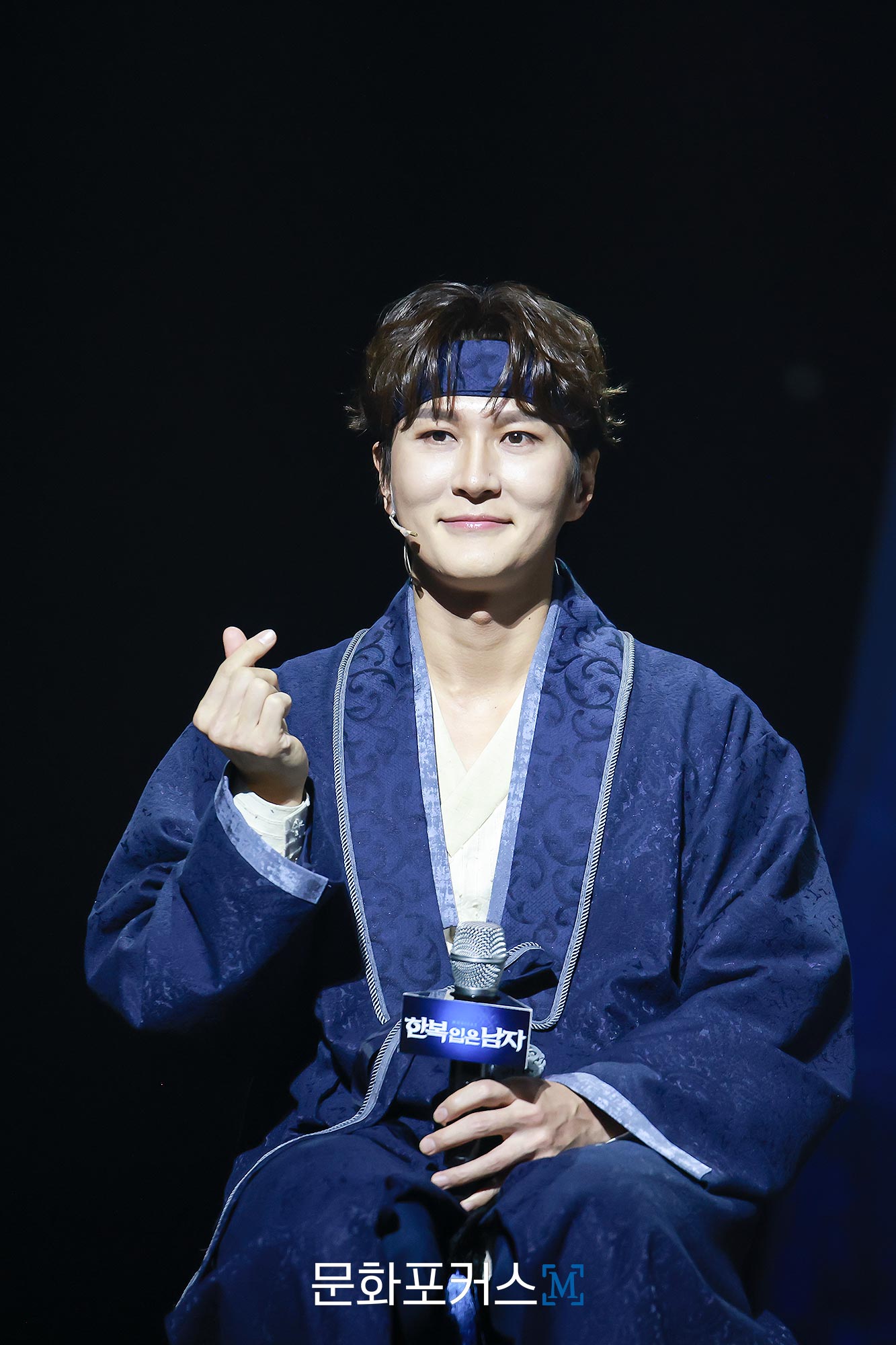 12월 9일 충무아트센터 대극장에서 진행된 뮤지컬 〈한복 입은 남자〉기자회견에서 영실 역의 배우 박은태가 포즈를 취하고 있다.|사진=박지민