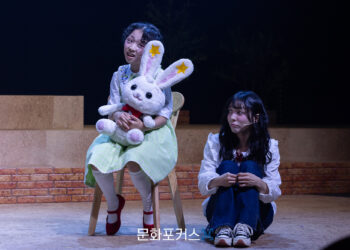 [현장스케치] 김아진-루나, 인터뷰하는 말리