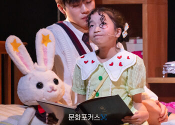 [현장스케치] 김아진-루나, 인터뷰하는 말리