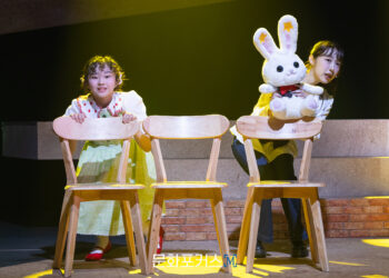 [현장스케치] 김아진-루나, 인터뷰하는 말리