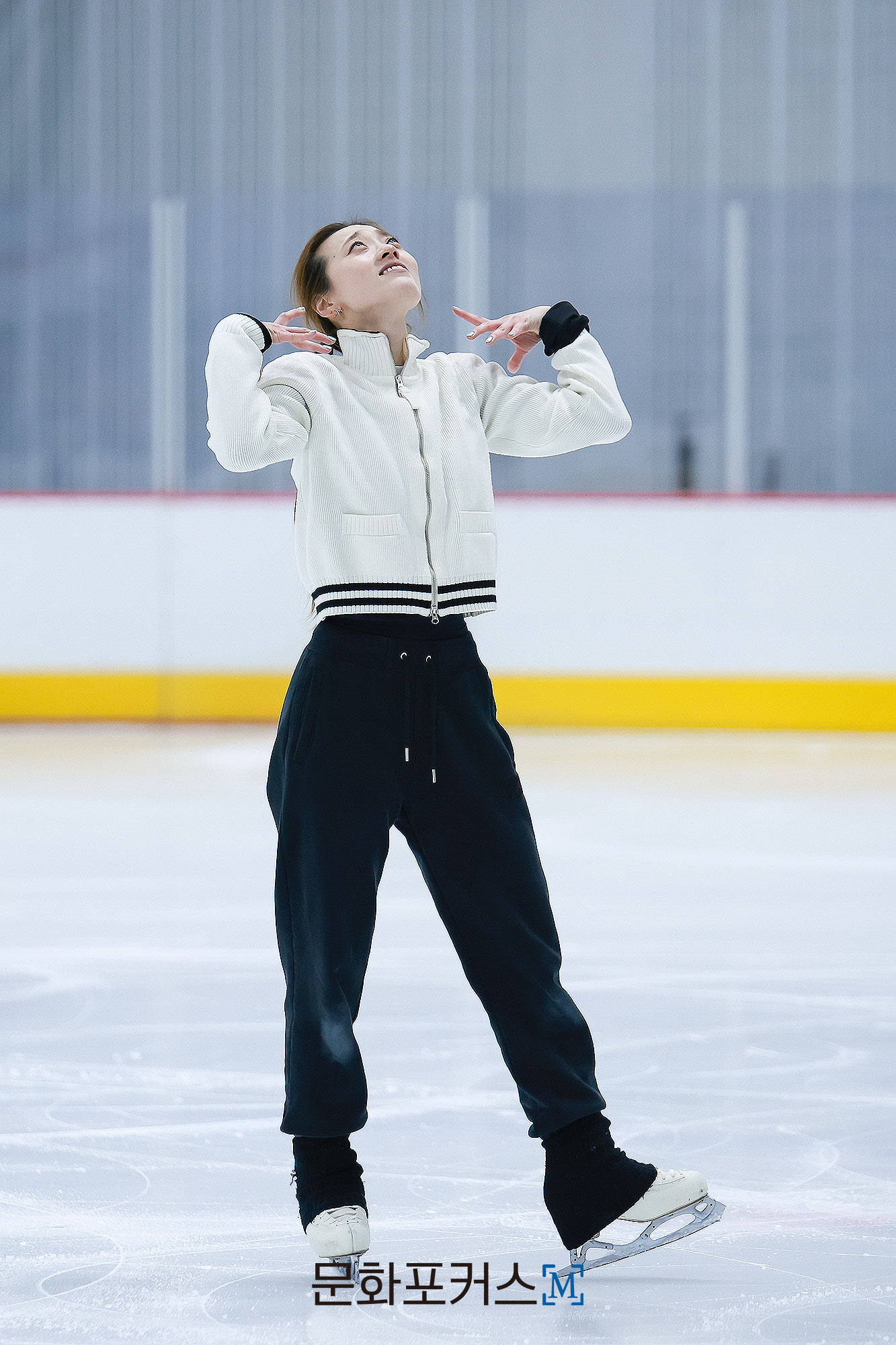 피겨스케이팅 안무를 지도 중인 신예지 | 사진 = 박지민