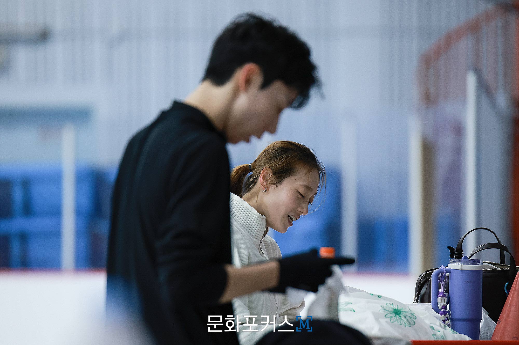 피겨스케이팅 안무를 완성하고 있는 신예지와 이시형 | 사진 = 박지민