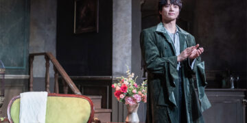 [리뷰] 연극 ‘슈만’, 예술과 관계의 경계에 선 세 인물의 초상