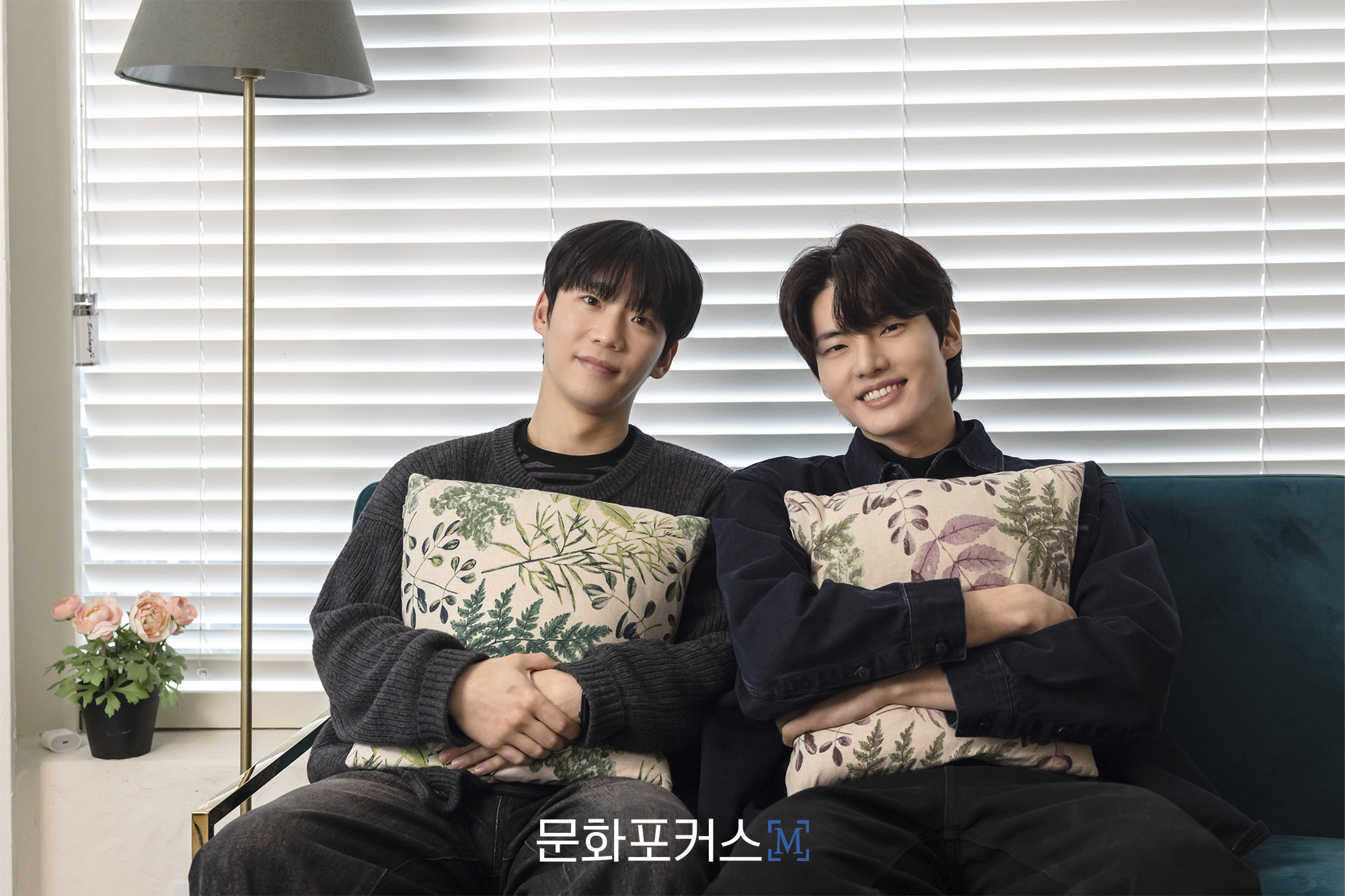 연극 '엘시노어'에 출연 중인 배우 허영손과 강은빈 | 사진 = 이지윤 기자