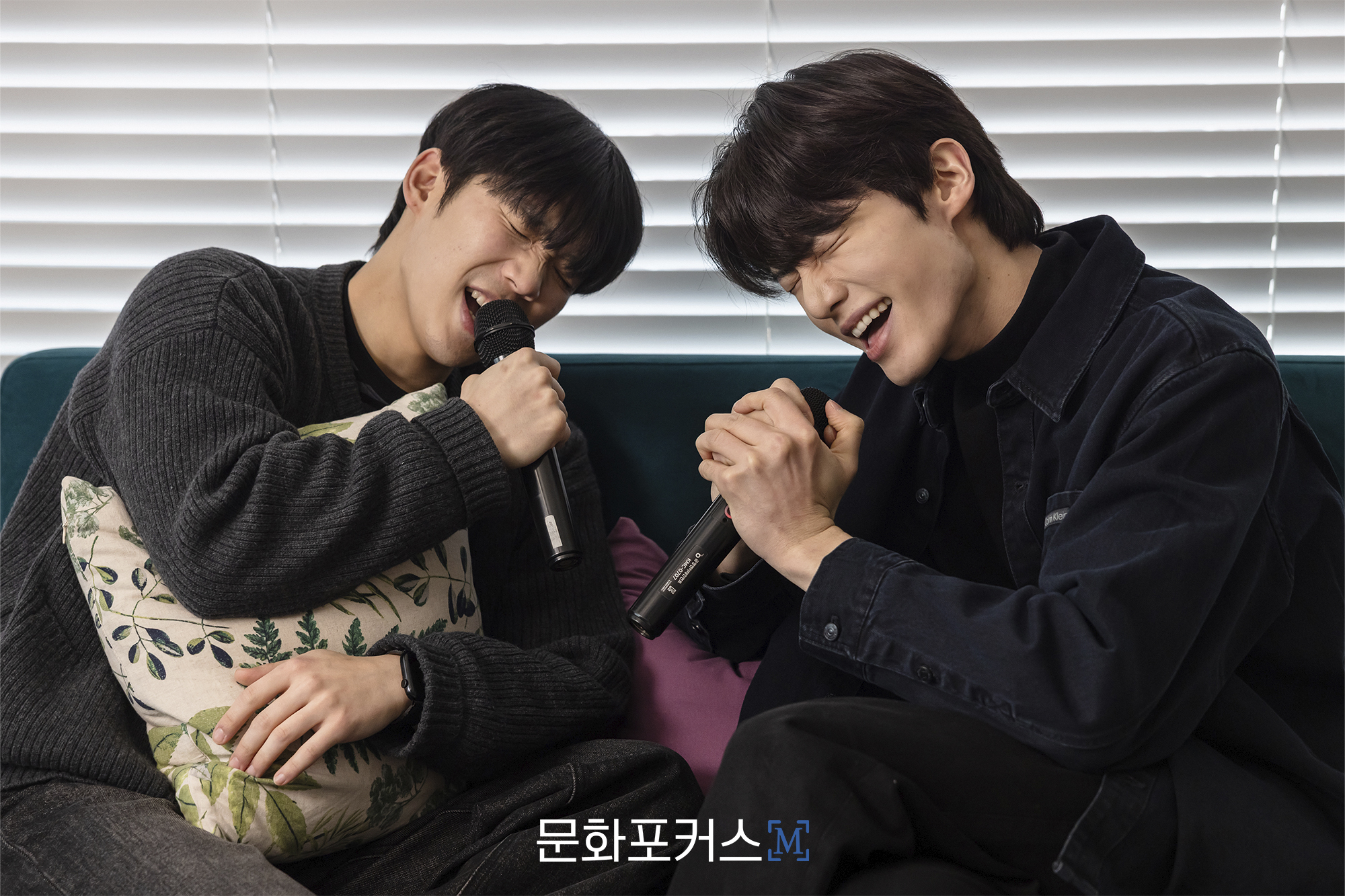 연극 '엘시노어'에 출연 중인 배우 허영손과 강은빈 | 사진 = 이지윤 기자